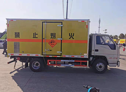 叙永爆破器材运输车工人安全操作规范与智能技术保障